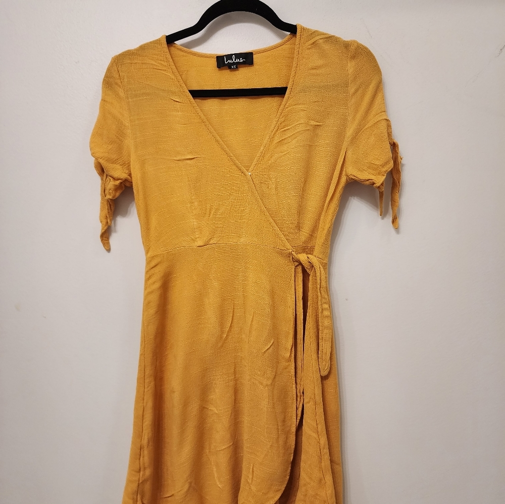 Lulu's mustard color dress